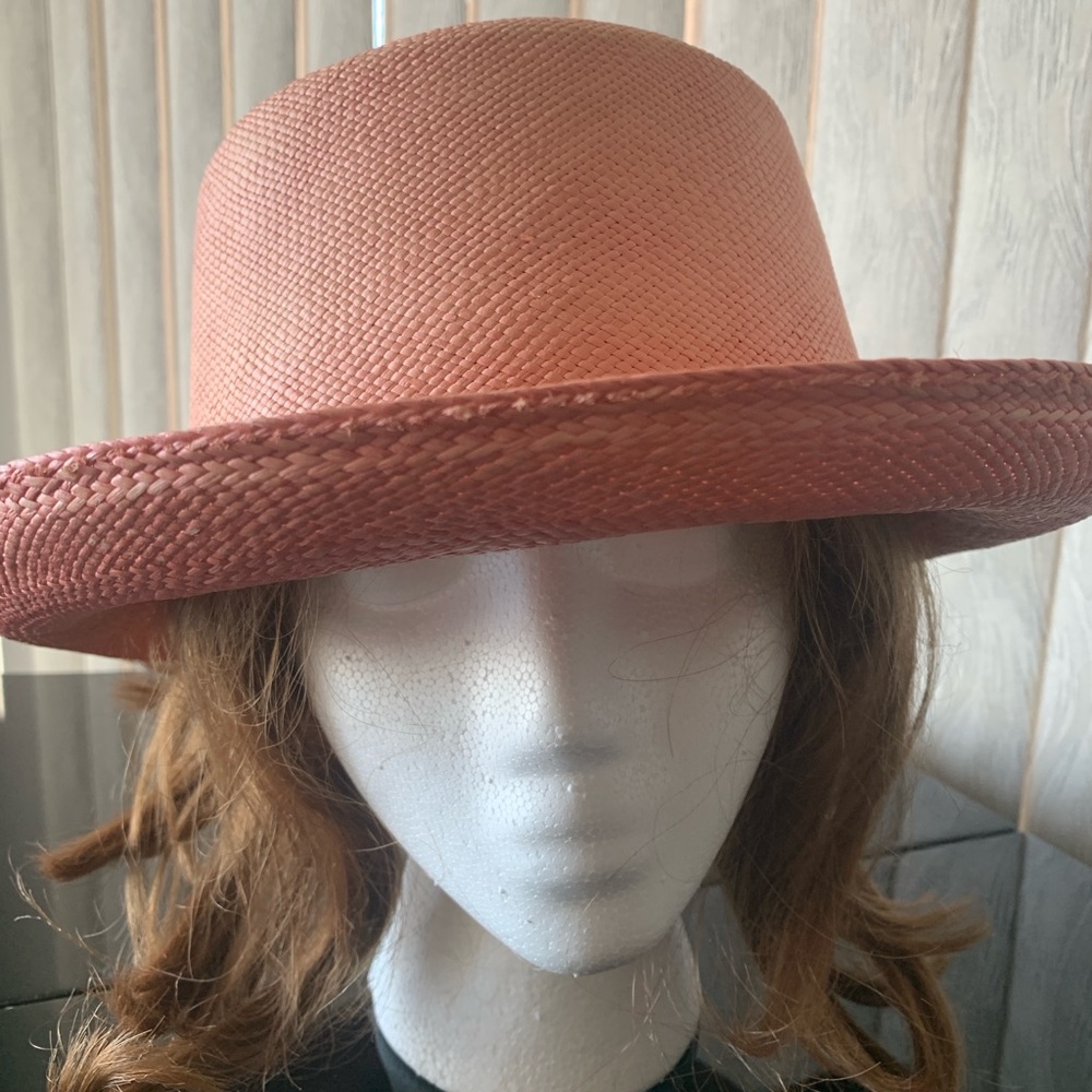 Love the retro Annie Hall pink straw hat and the wear-with-everything style!